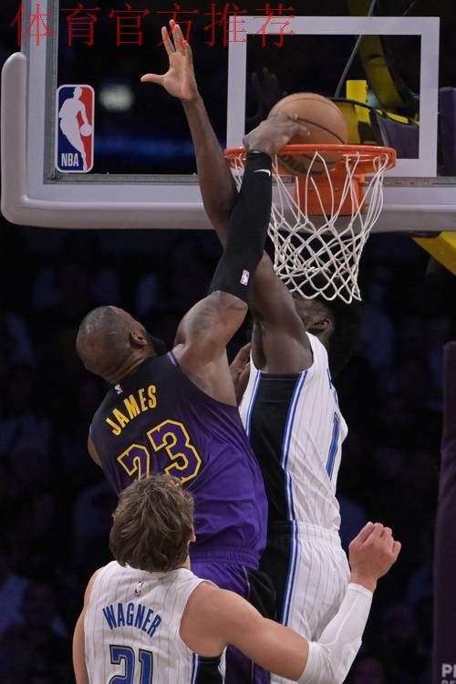 湖人赢球!詹姆斯关键时刻攻防一体!连得10分、绝杀抢断! 湖人赢球!詹姆斯关键时刻攻防一体!连得10分、绝杀抢断!